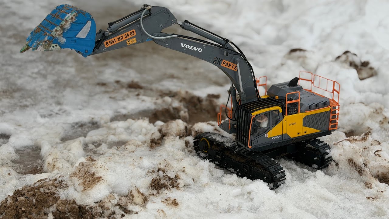 Напечатал на 3d принтере bambulab x1 Volvo a40g, volco ec550 