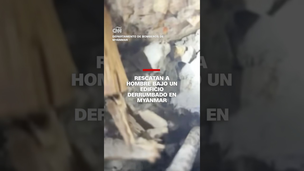 Rescatan a hombre bajo un edificio derrumbado en Myanmar