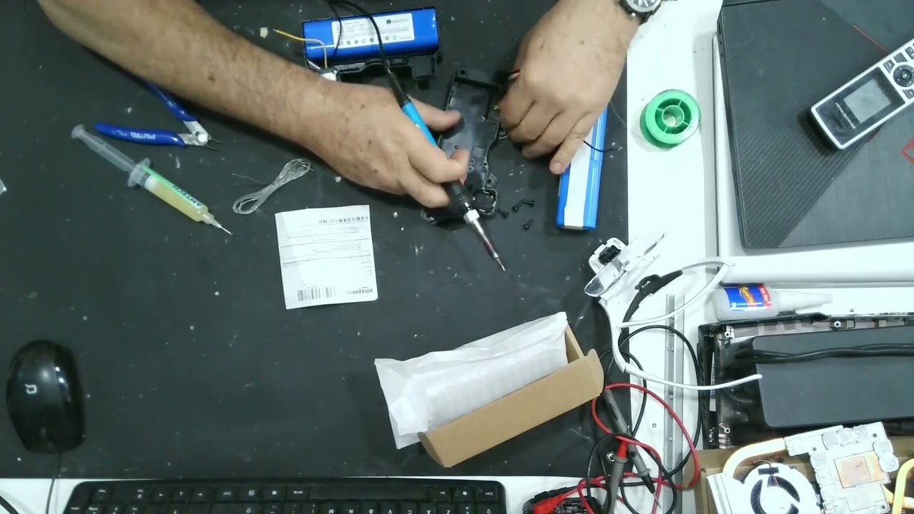 ¿Cómo cambiar la batería de un Cecotec Conga 4690?