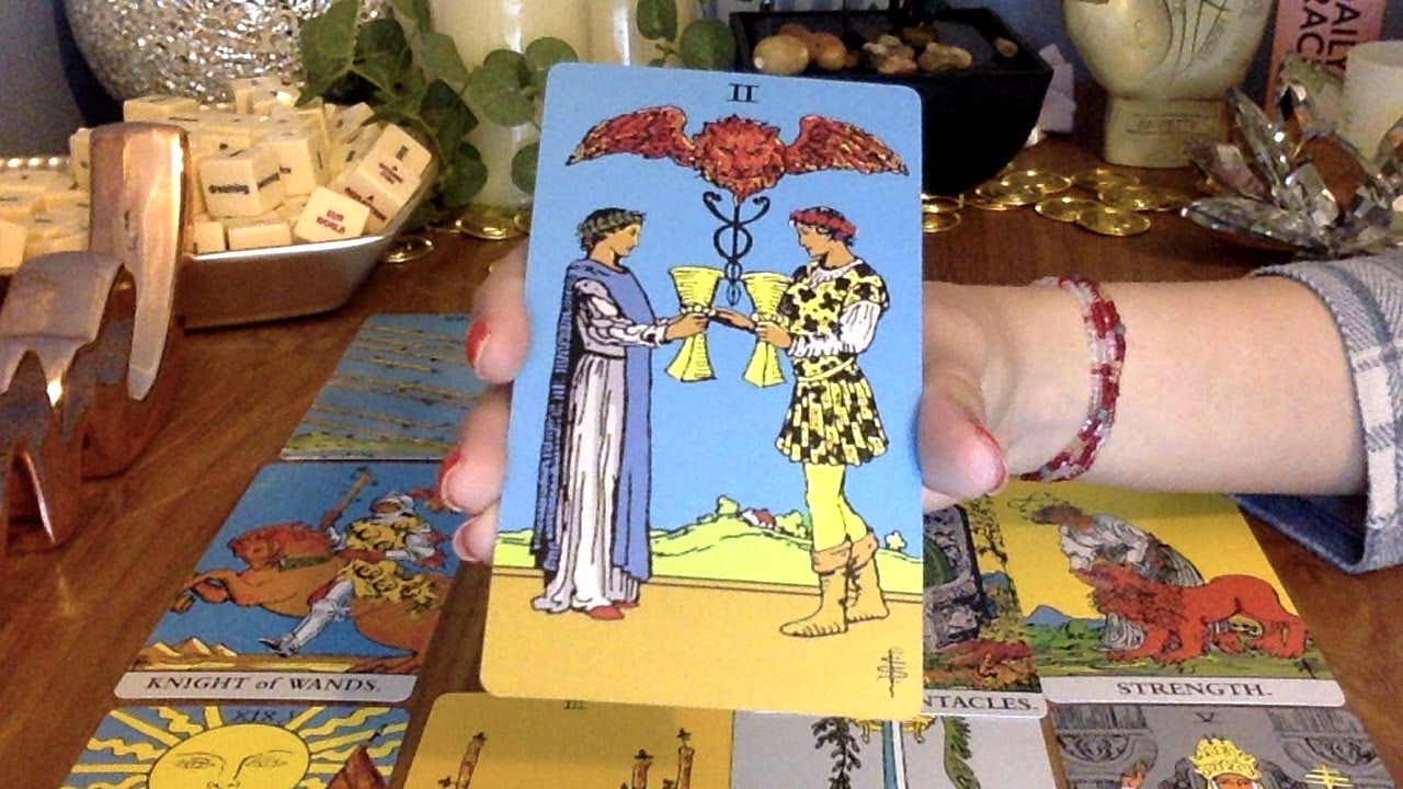 PISCES 2021 *THIS IS WHAT YOU WANTED...*  😱🔮  Psychic Tarot Card Charms Reading (Jan-Dec 2021)