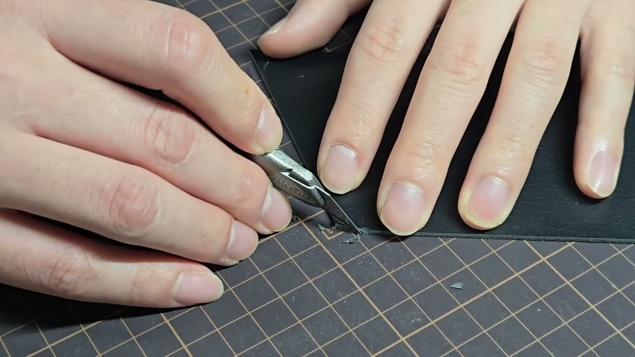Quiet Leather Craft ASMR – Triangle Coin Case (No Talking)