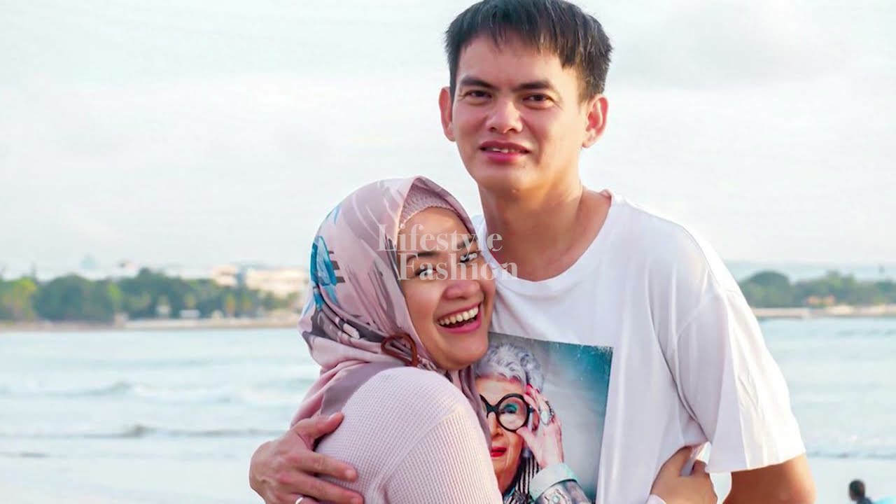 LOVE STORY :  HANGATNYA ASMARA DIVA DANGDUT IKKE NURJANAH & KARLIE FU