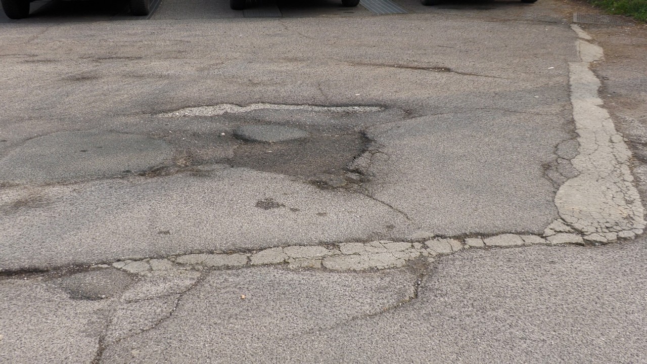 Cremona, strade dissestate a Sant’Ambrogio: protestano i residenti