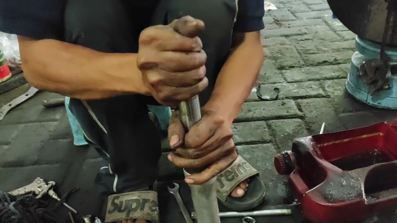 Ganti seal shock depan,baut muter ae nggak bisa lepas.