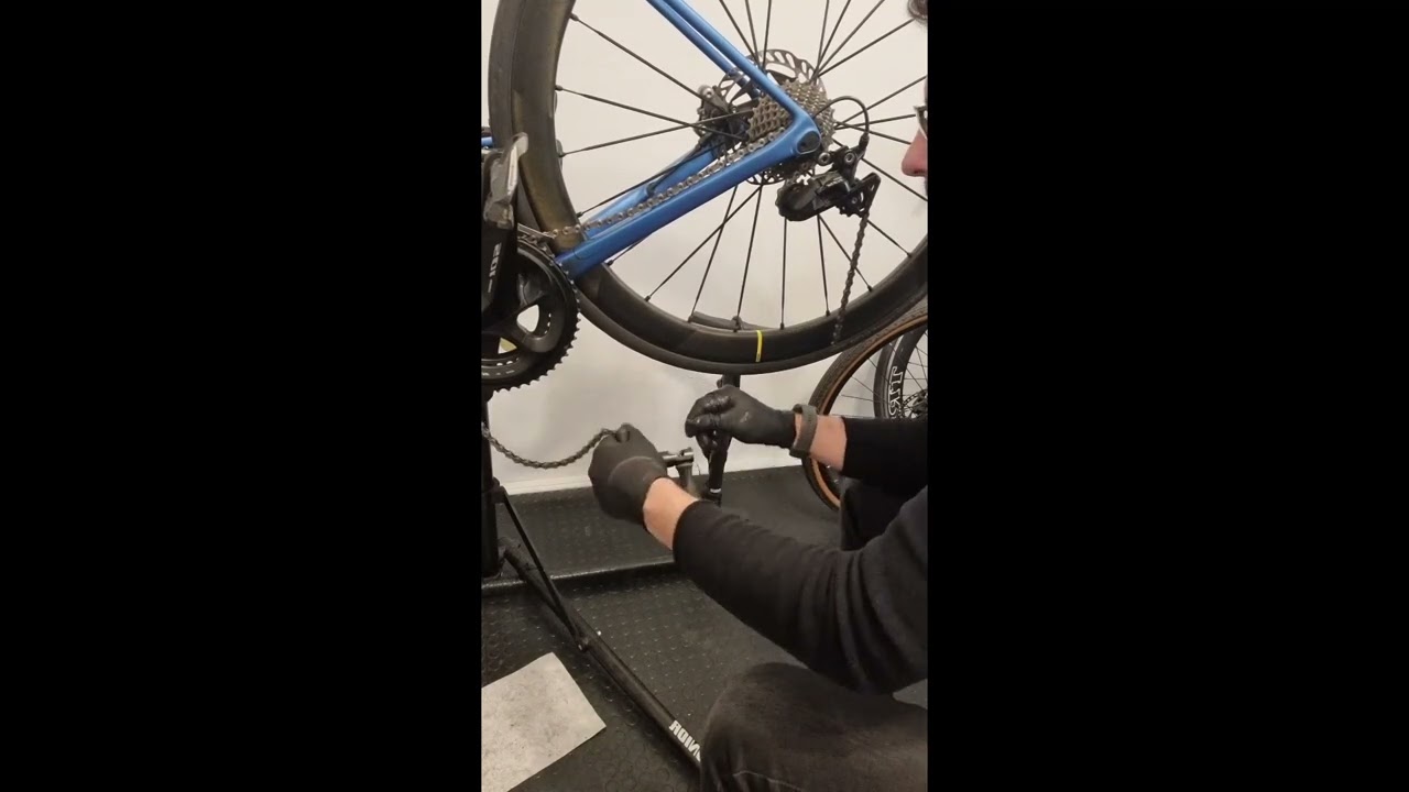 Montaj lanț bicicletă. Lanț montat greșit vs lanț montat corect.