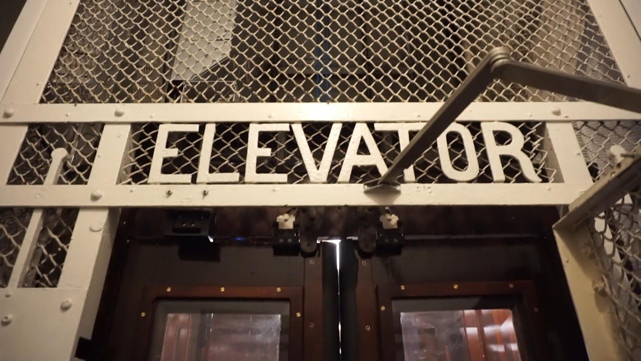 1928 Thomas B. Thrige traction elevator (mod by OTIS) @ Vestergade 84, Aarhus, Denmark
