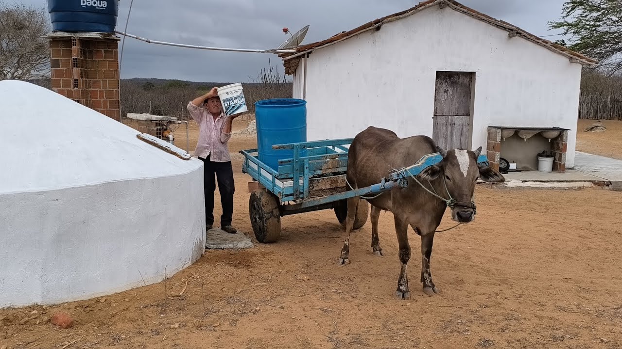 JOÃO DÓ Ó VAI BUSCAR ÁGUA PRA CASA E FALA DOS ANOS QUE CHUVA E OS QUE FOI SECA O VELHO TEM MEMÓRIA !