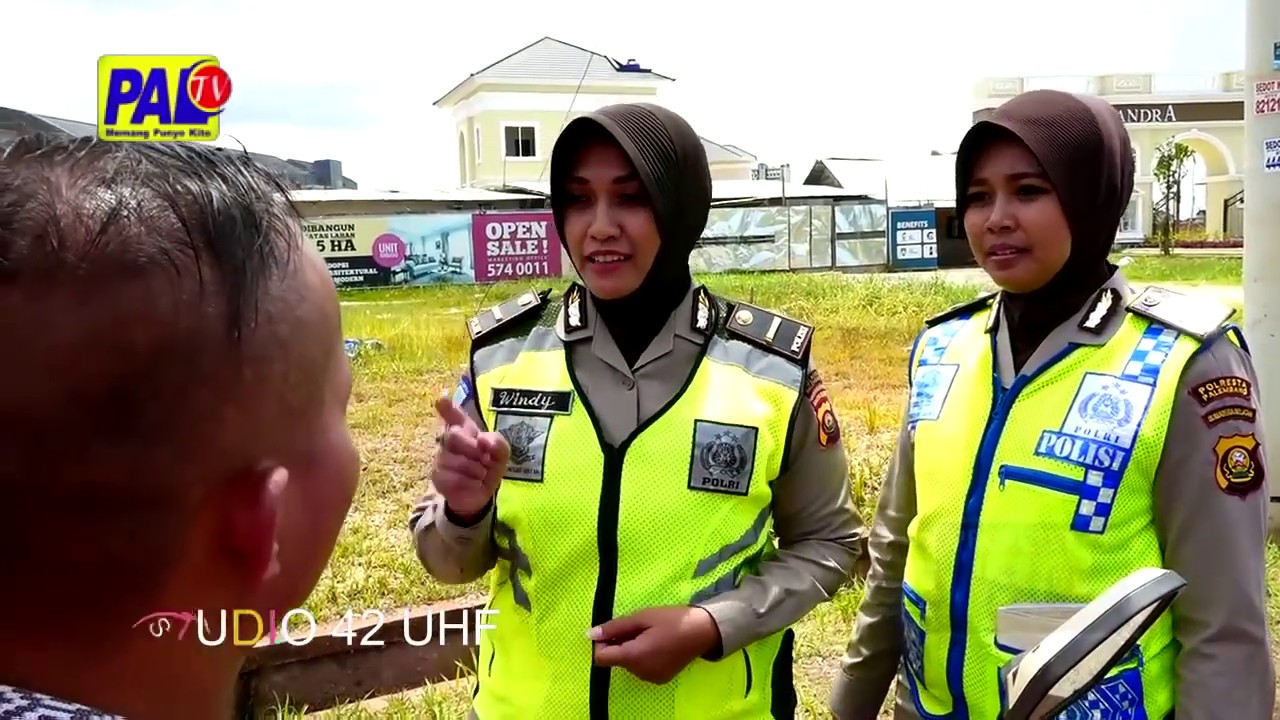 STUDIO 42 UHF   KENO TILANG POLWAN TERUS NGAKU PUNYO KELUARGO DI POLRESTA  CEK DAUS, MIKO, BARI