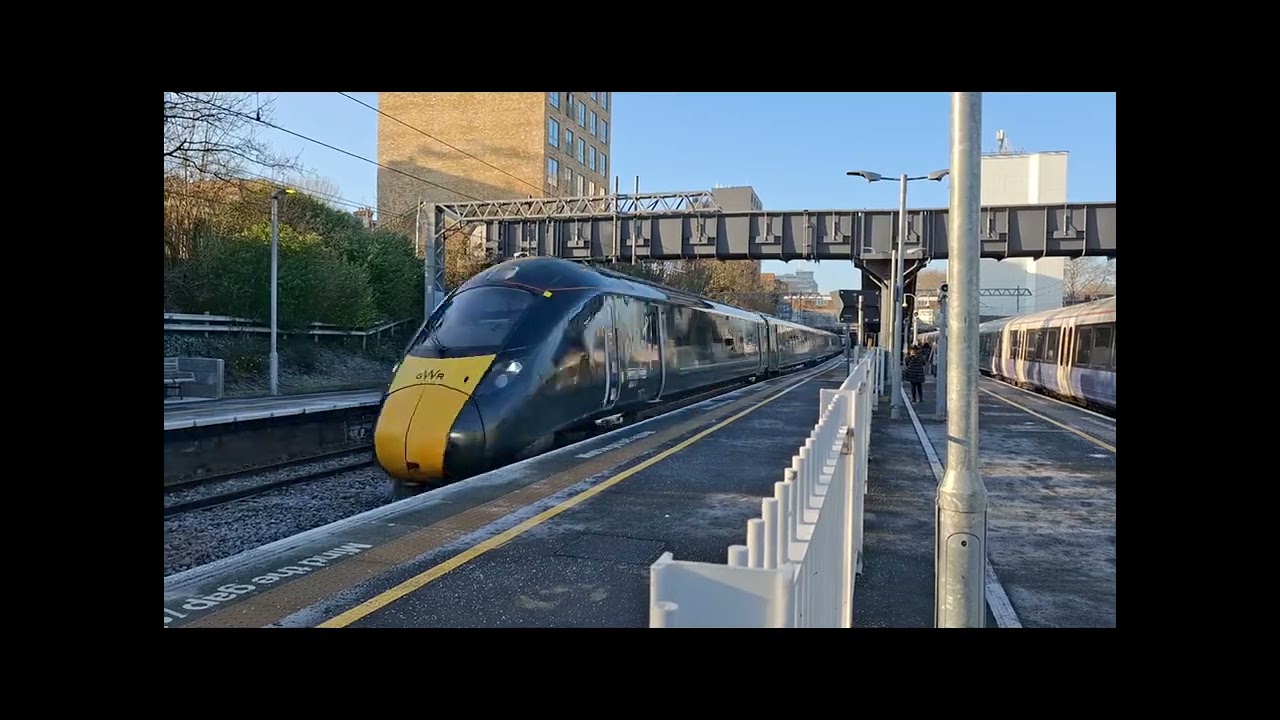 Trains At Ealing Broadway - GWML - 11.01.2025