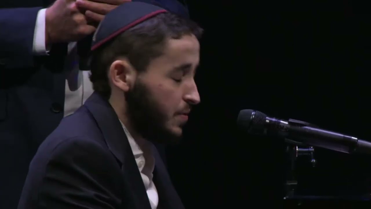Leibel Lazaroff performs at the Sydney Opera House at the Light Will Win Shloshim Event