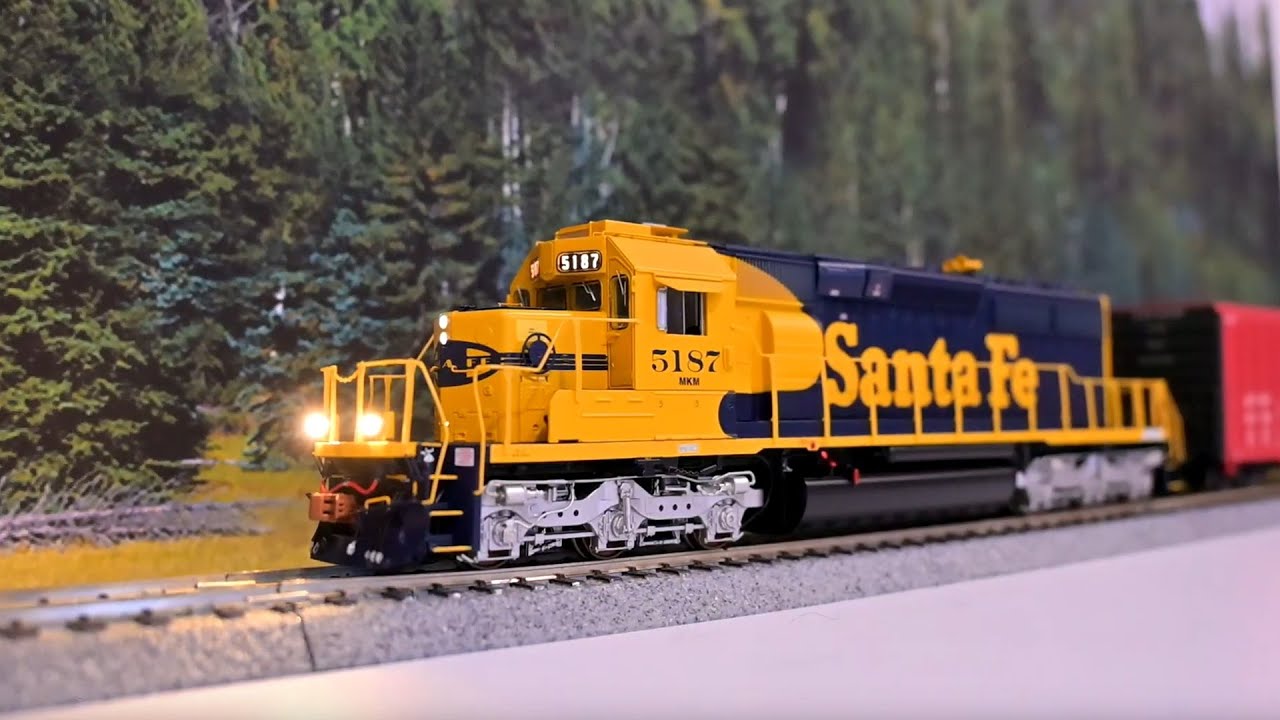 ScaleTrains HO Santa Fe SD40-2 w/ Ditch Lights Test Drive!