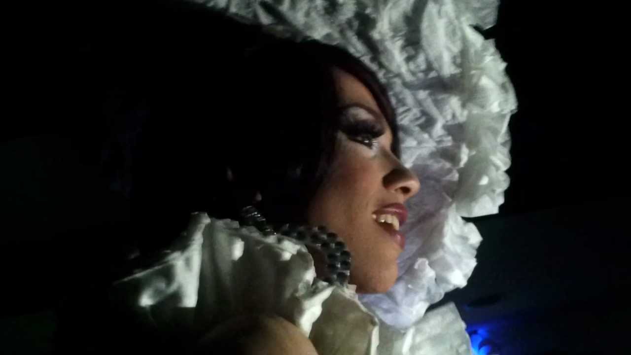 Cristal Divou Performing En Fogoo