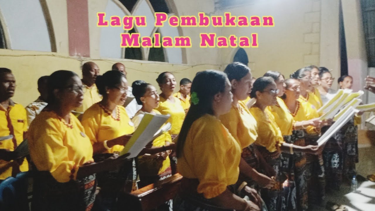 Koor Merdu Lagu Pembukaan Malam Natal Oleh Kelompok Kerahiman Paroki Lei Palue