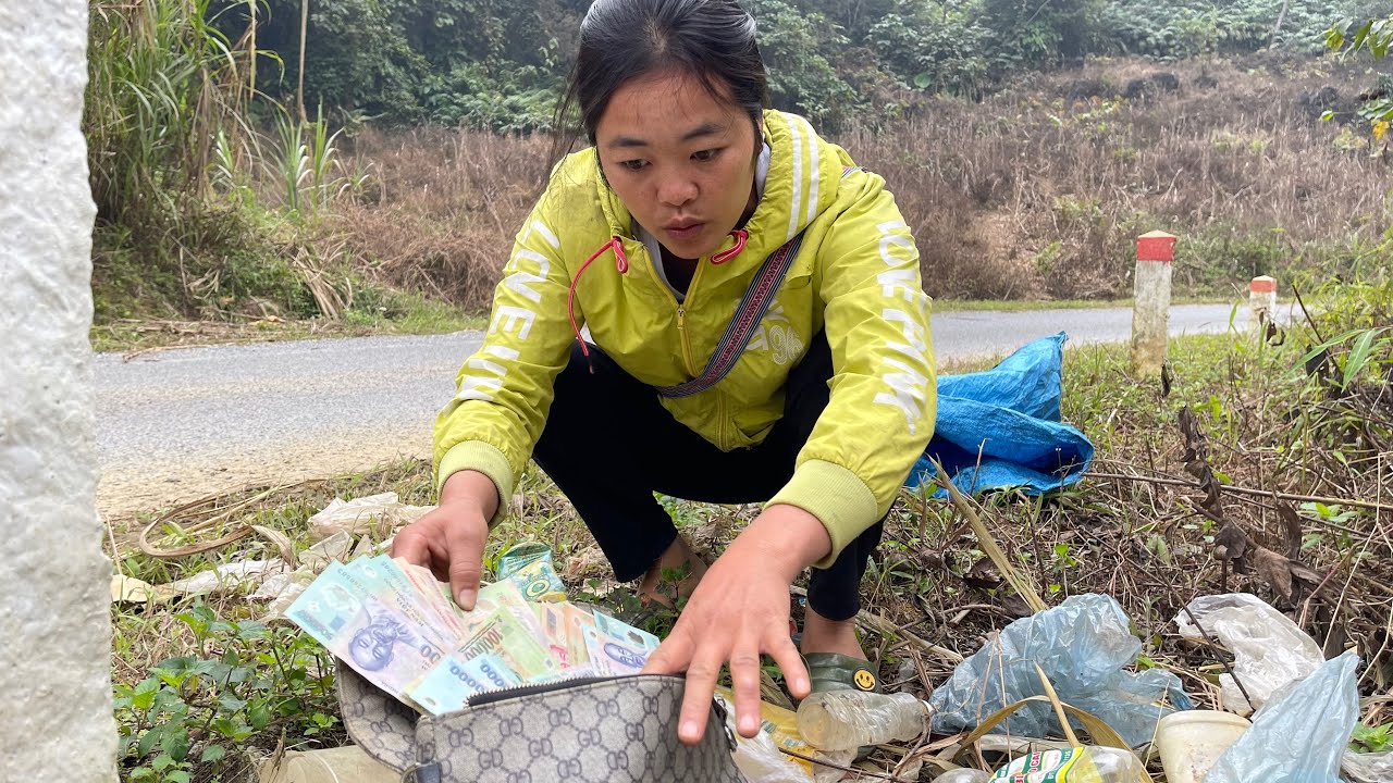 The girl who was picking up empty bottles discovered something unexpected inside.