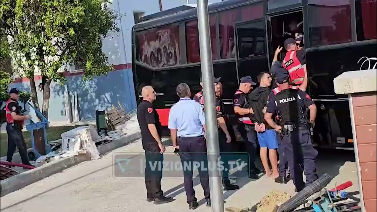 Megaoperacioni i RENEA-s në Elbasan, 30 prej të arrestuarve nisen drejt Tiranës - Vizion Plus