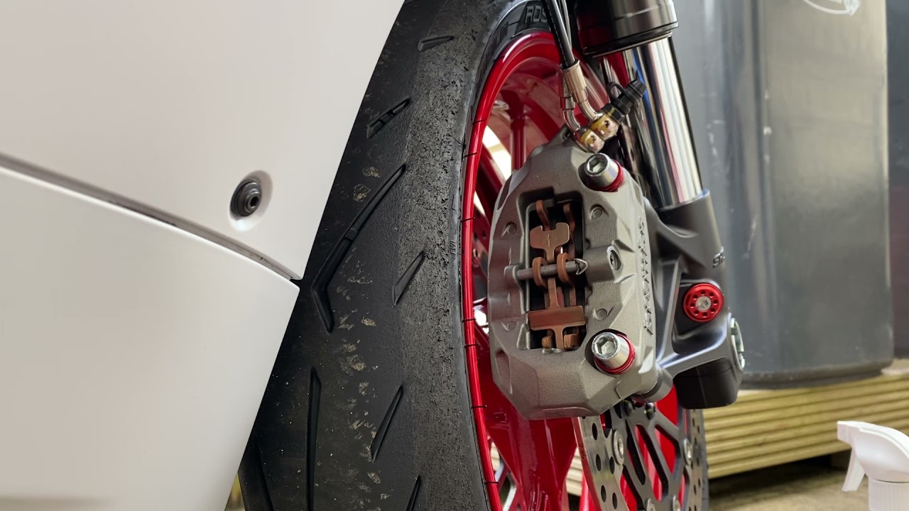 Ducati Panigale V2 brake pad removal + check and re-install 👍