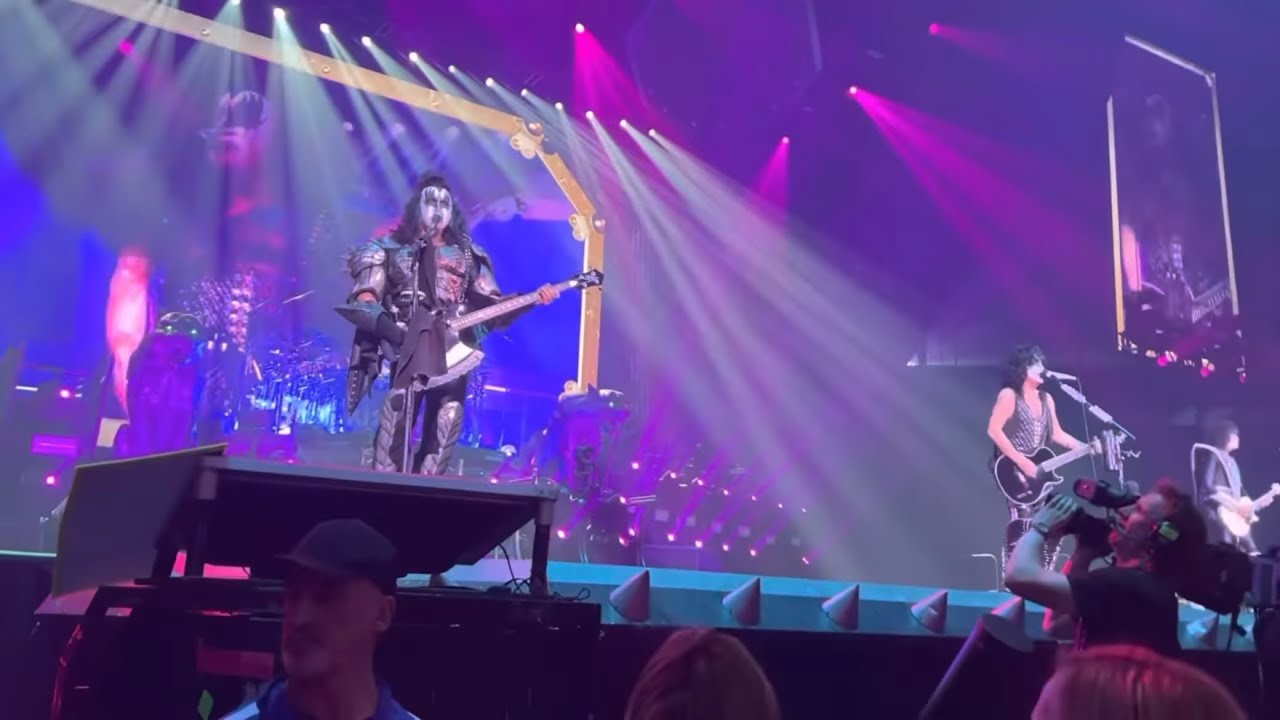 Kiss -Shandi, full band version, live in Melbourne 2022 August 20, End Of The Road Tour