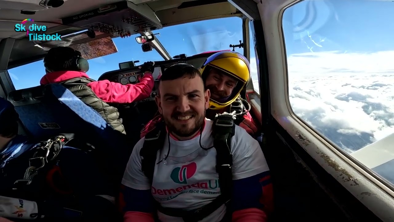 Ian's charity skydive for dementia at skydive tilstock club Whitchurch@Theparachutecentre