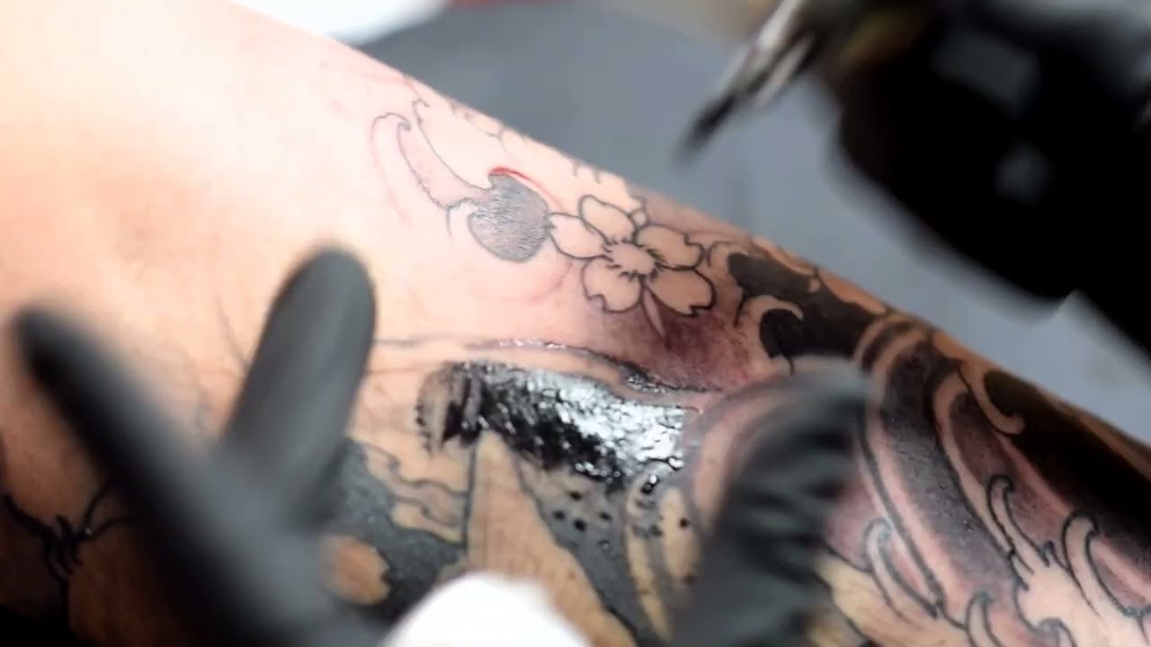 Irezumi by Lucky - tatuaggio giapponese fiori di ciliegio e acqua