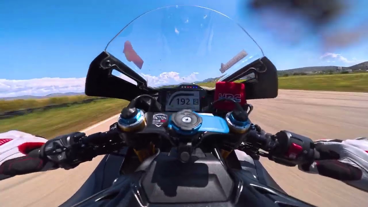 CBR1000RR-R SP TrackDay Megara, Following a pro racer around the track