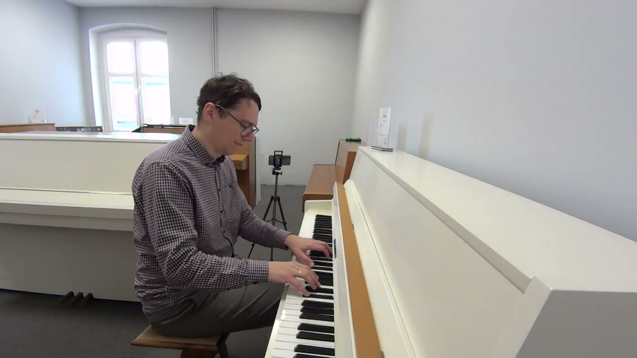 Białe pianino Fazer (F.Chopin Mazurek g-moll op. 24 nr 1)