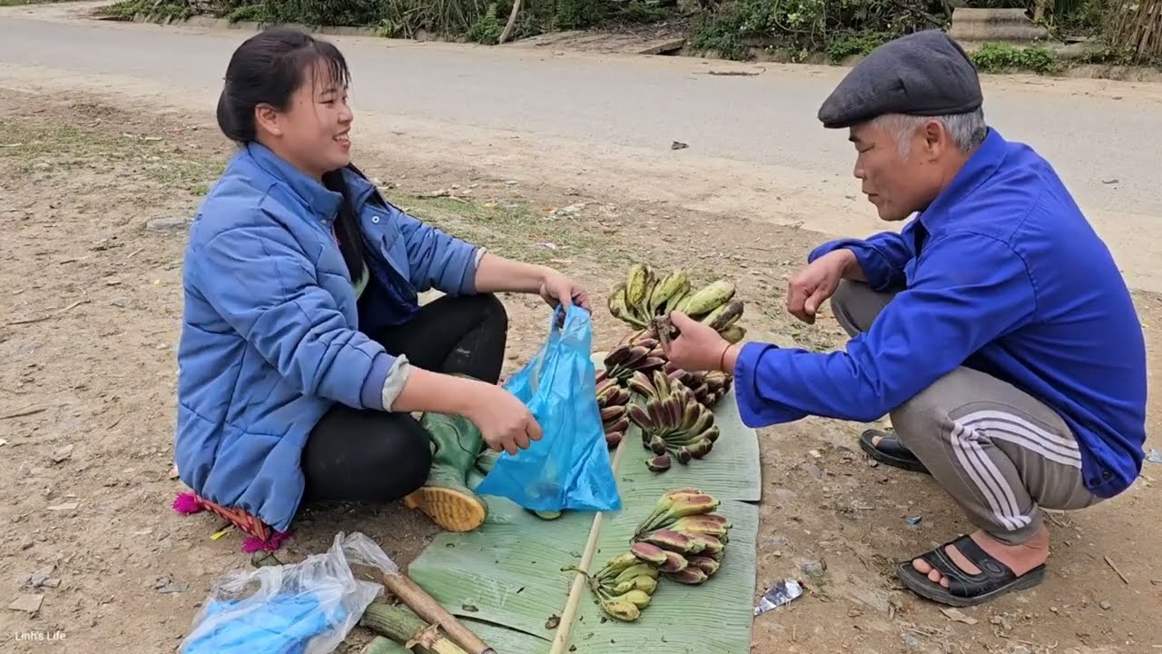 Farm Life - Harvesting wild bananas, sweet potatoes, bamboo shoots and chickens and ducks for sale