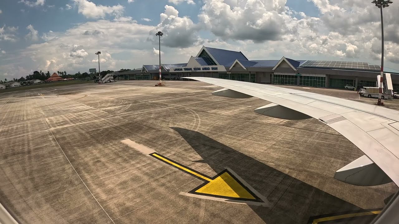 Scoot E190-E2 TR471 Takeoff from Kuantan Sultan Haji Ahmad Shah Rwy 18