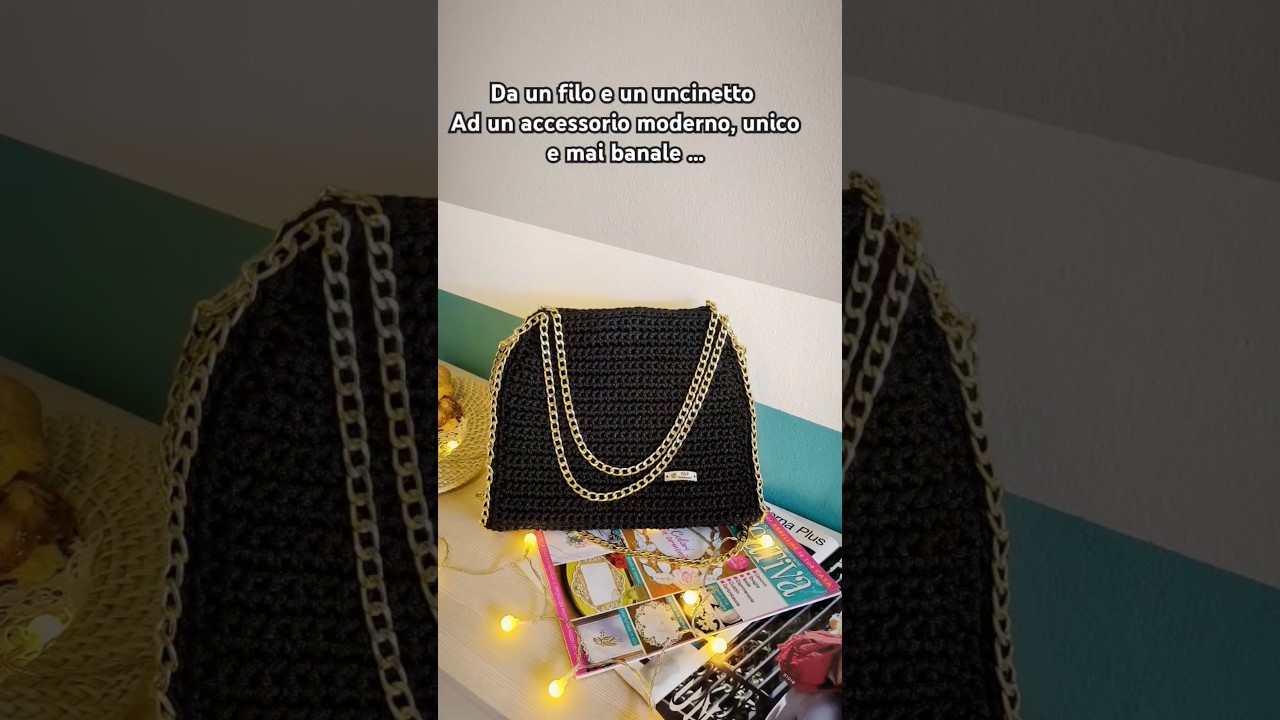 Borsa all' uncinetto, creazione fatta a mano. Nero con lurex nero e catena dorata..