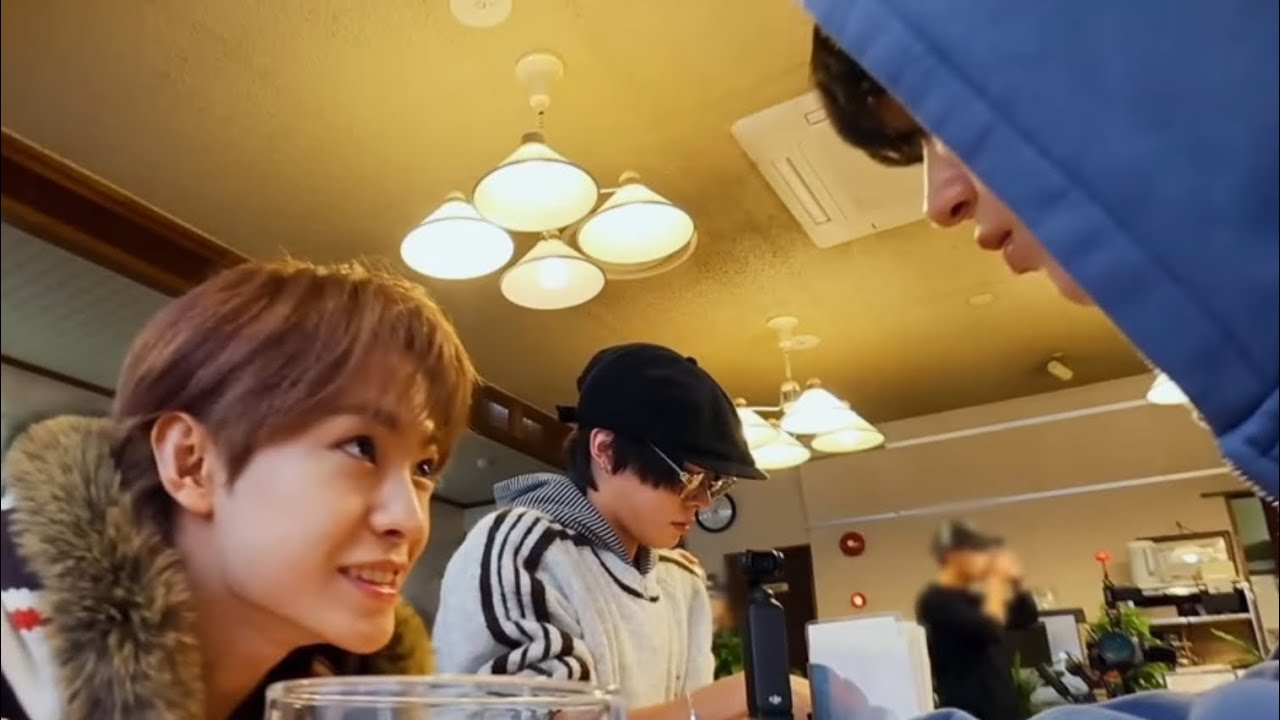 어떡해 엄마아빠 둘이 사귀나봐