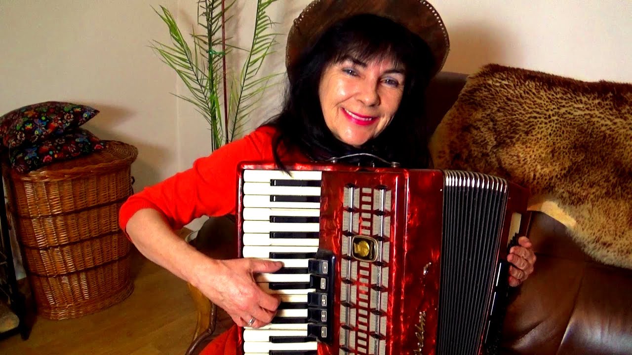 Wiesia Dudkowiak -  Accordion a MIX Beautiful folk Country Melodies