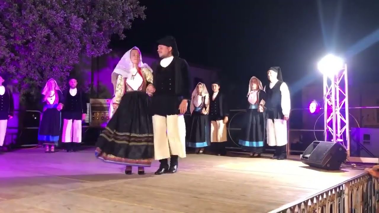gruppo  folk Busachi Bella Mia su ballu Mariolino Deidda Sant'Antonio 2025