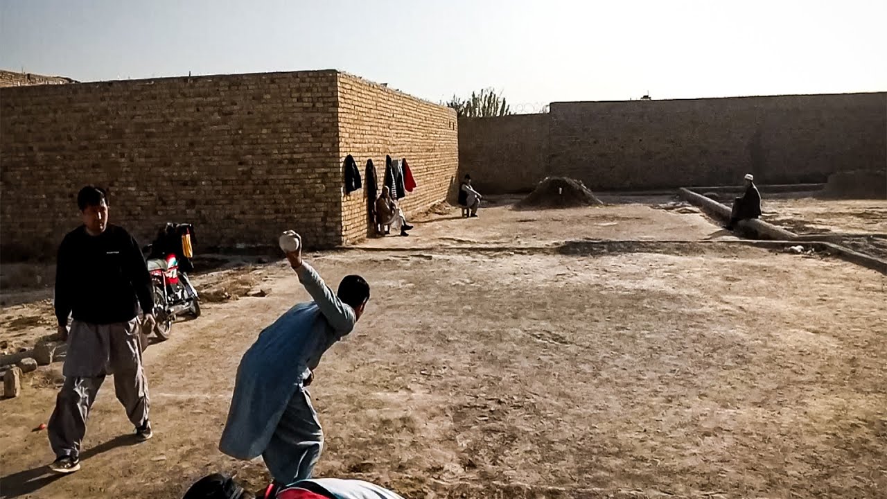 Bazi Sangarak  Khatarnak Hazaratown [ بازی سنگرک  خطرناک