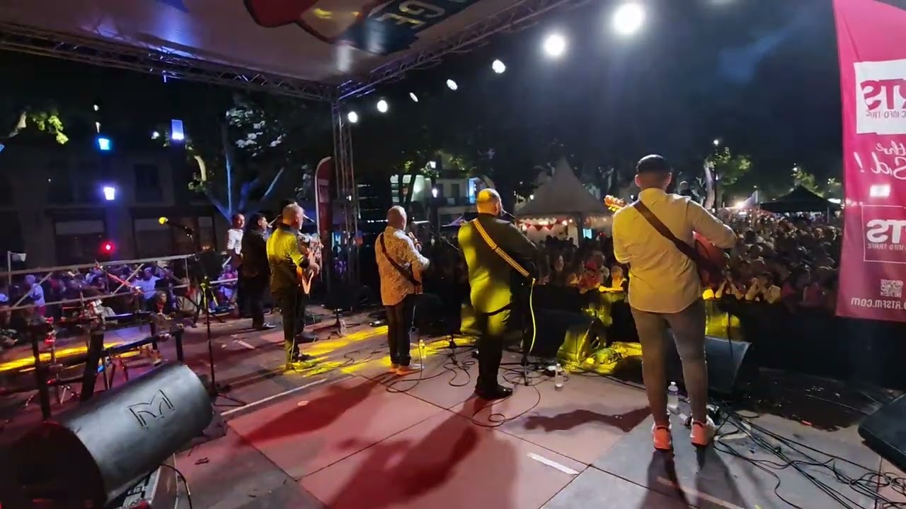 Kiko et les 16 guitares féria de Béziers