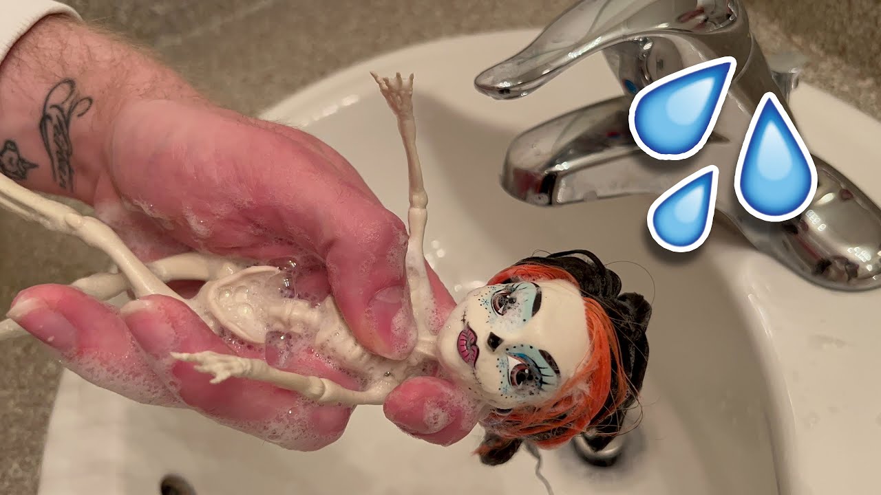 Чистка старых кукол Monster High! | Zombiexcorn