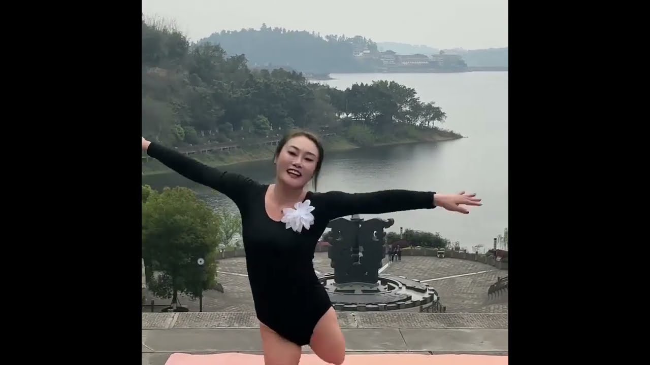 Beautiful Double Leg DAK Amputee Woman Dancing With Stumps - How To Dance With Two Little Stumps 