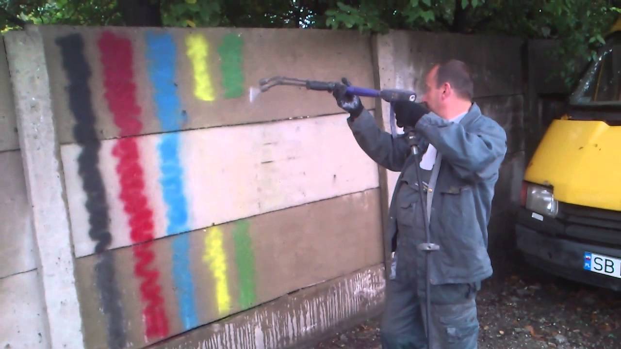 Usuwanie graffiti z betonowego ekranu zabezpieczonego  AGS 3721