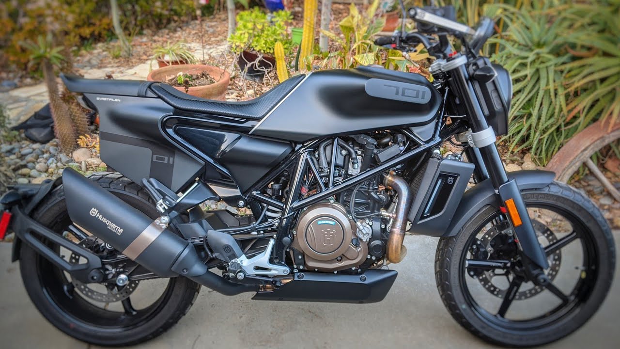 Svartpilen 701 - stock exhaust in stereo!