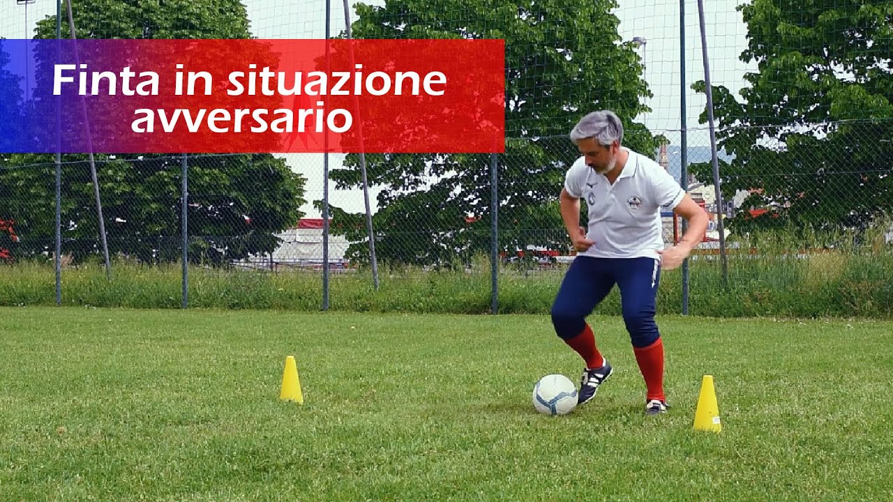 Allenamento alla tecnica individuale nel gioco del calcio: finte in situazione avversario