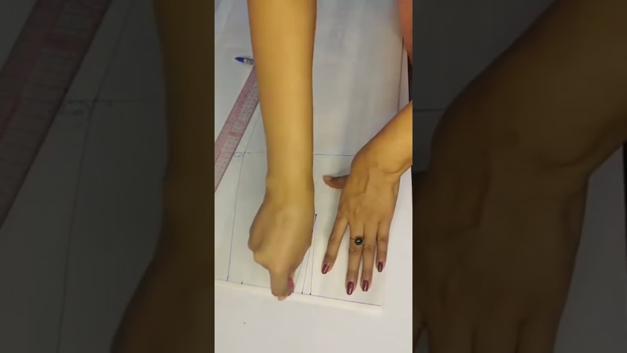 ဘေးစပ်ကြောင်းပါ ပတ်ထမိန်(စဆုံး)