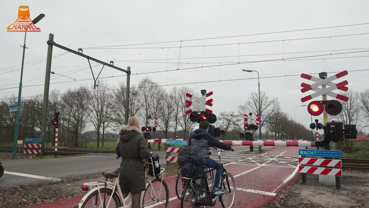 DUTCH RAILROAD CROSSING – Overberg – Heuvelsesteeg