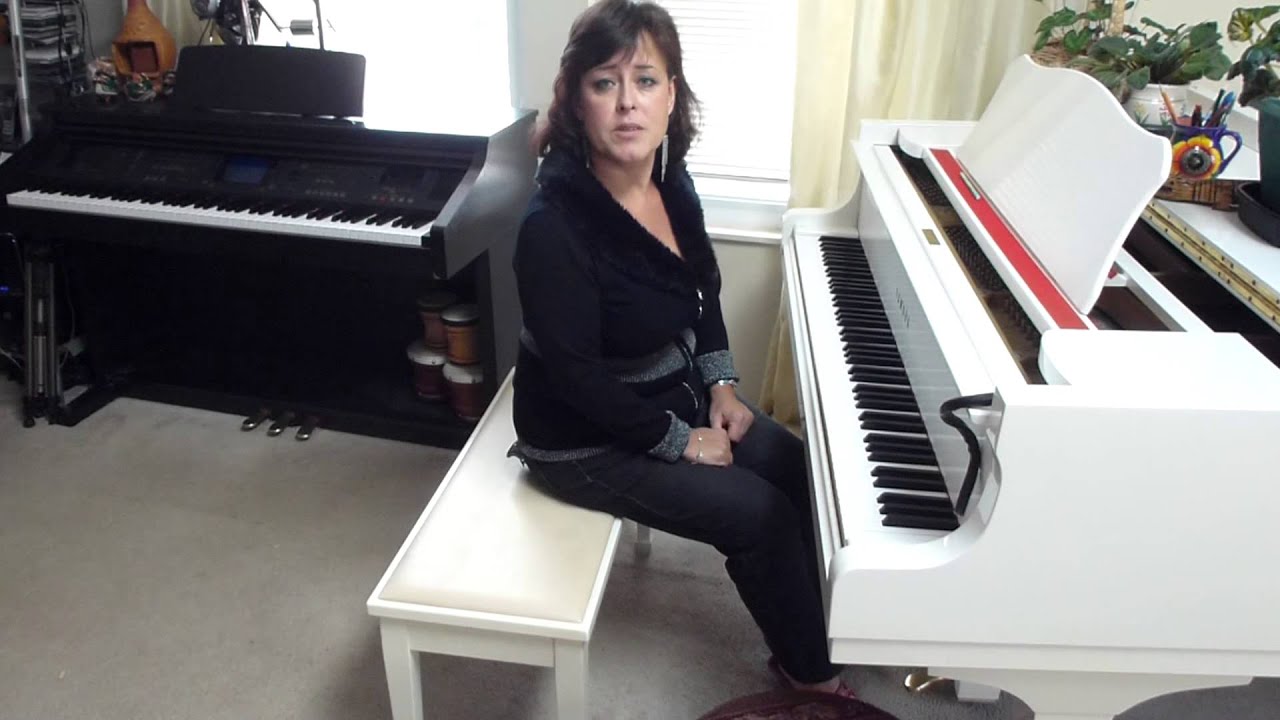 Piano bench vs. piano stool