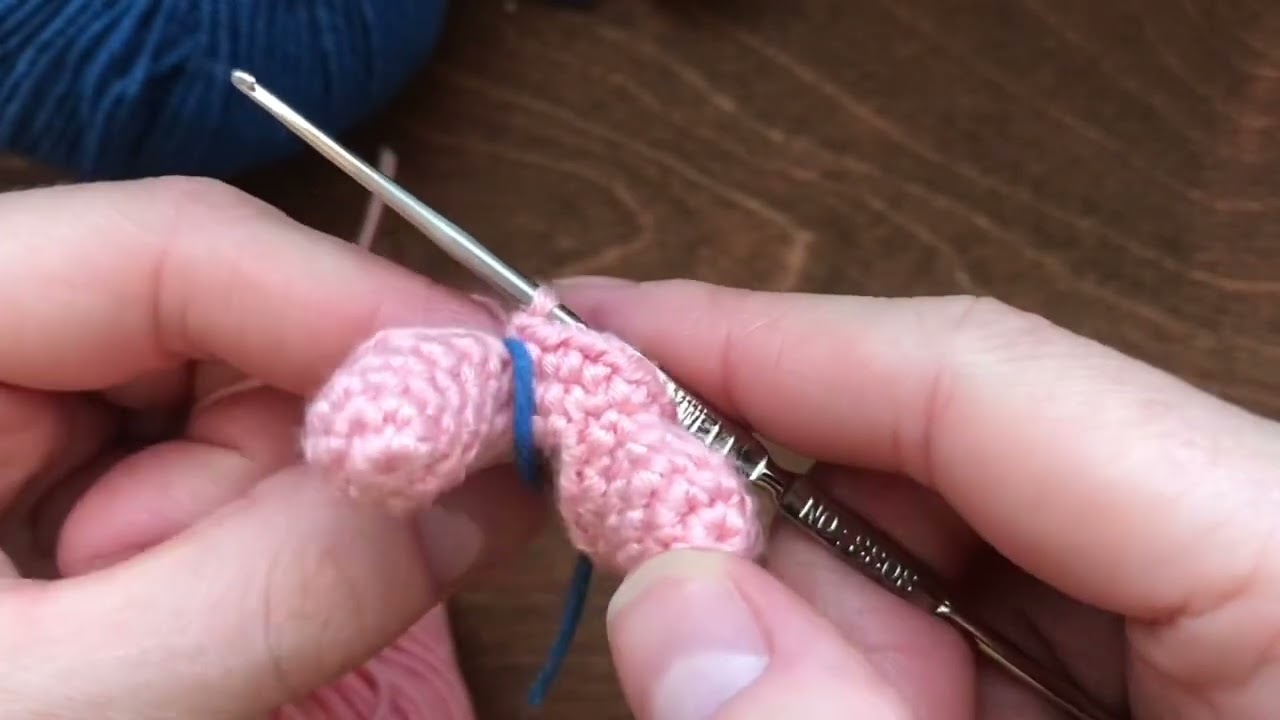 Baby bunny Amigurumi toy. Knitting legs and body. Зайка Амигуруми крючком. Ножки и тело Часть 4