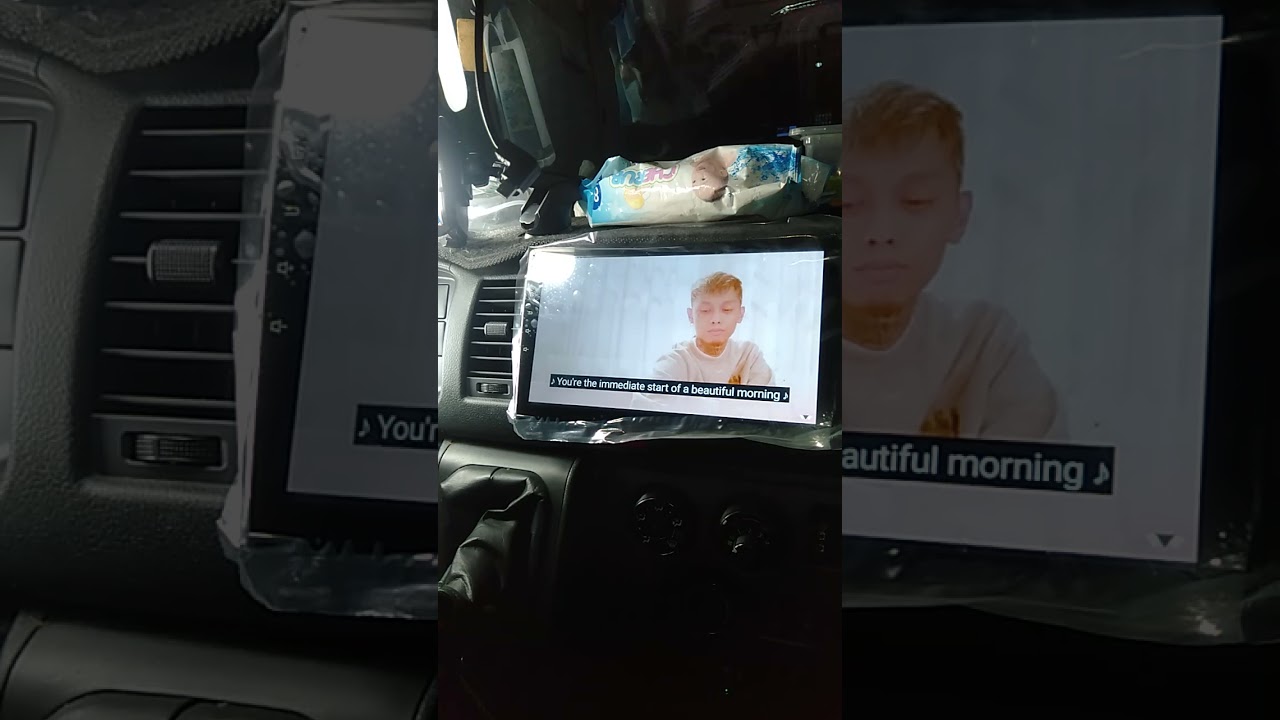 toyota Hi ace commuter 2019 installed 10' android head unit split screen