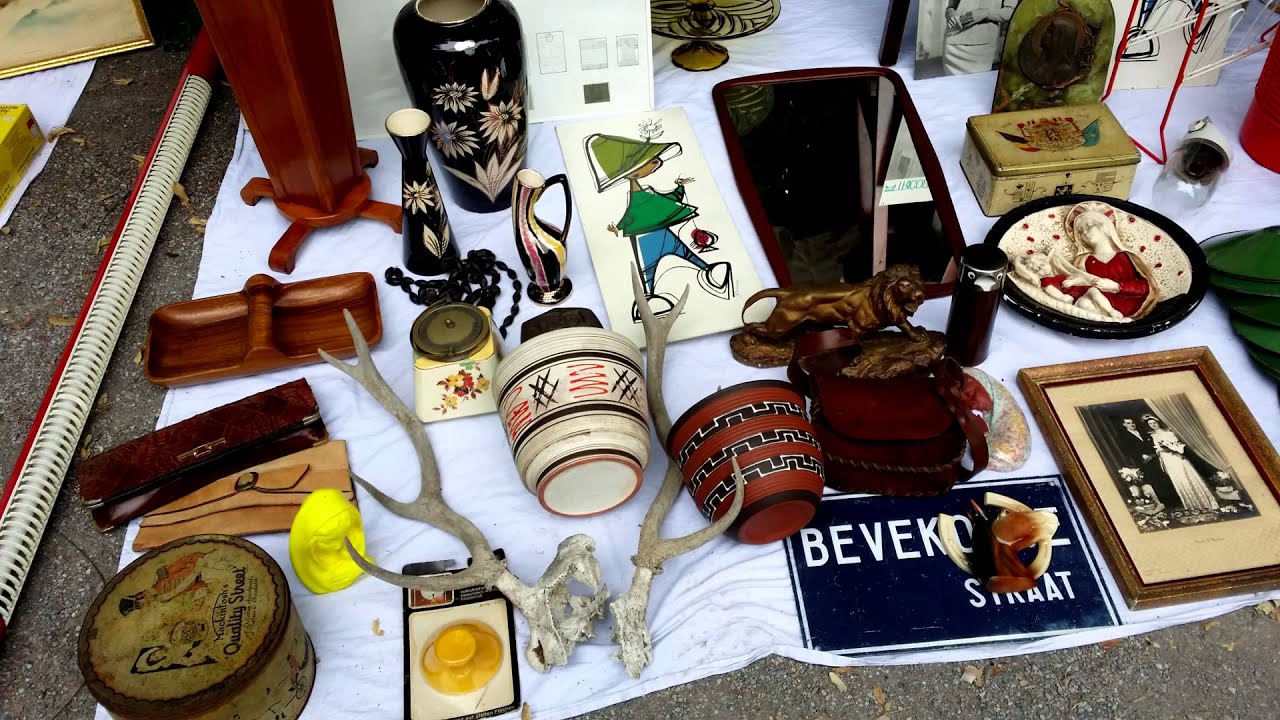 Rommelmarkt in het centrum van Antwerpen