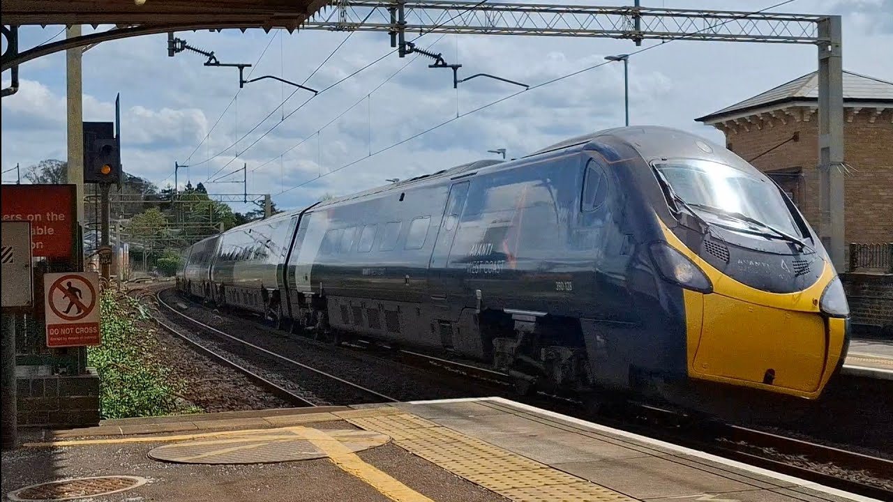 Trains at: Berkhamsted | WCML | 18/4/25