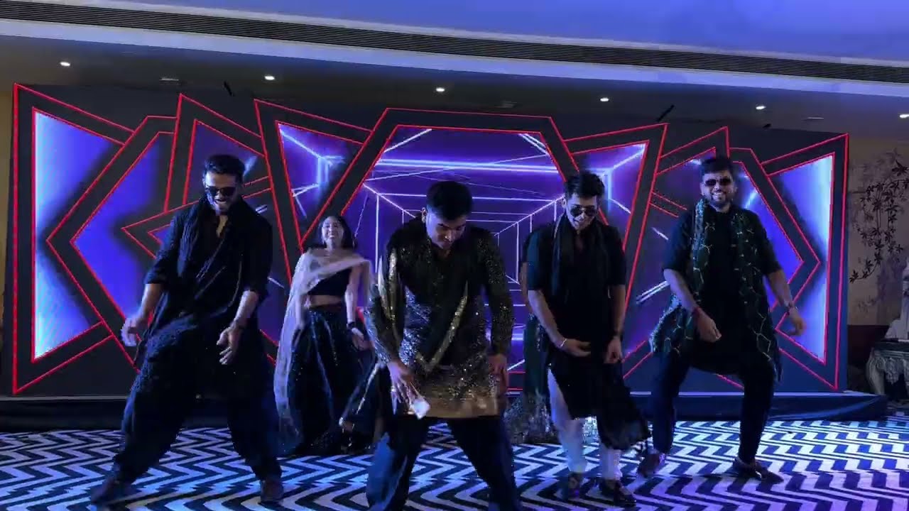 Sangeet Choreography | Friend Group Dance Performance- Chammak Challo Kajra Re Maahi Ve Shaadi Remix
