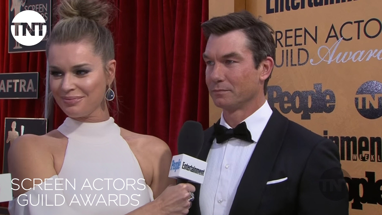 Rebecca Romijn & Jerry O'Connell: Red Carpet Interview | 23rd Annual SAG Awards | TNT