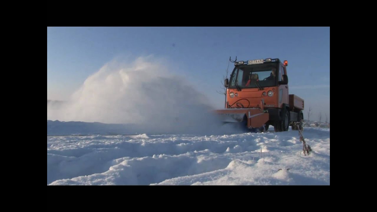 Fiedler Frontkehrmaschine FFK 1810 mit Winterbesatz am Multicar Fumo