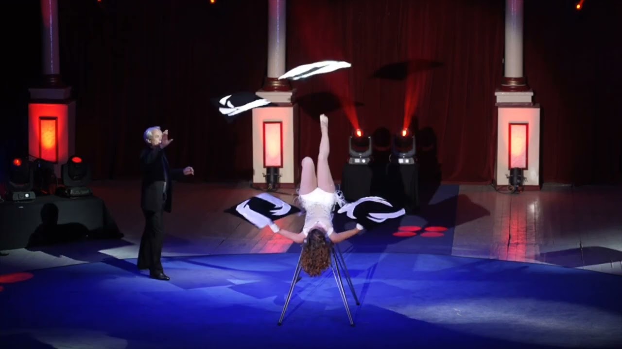 Selyna Bogino - Foot-Juggling Clip
