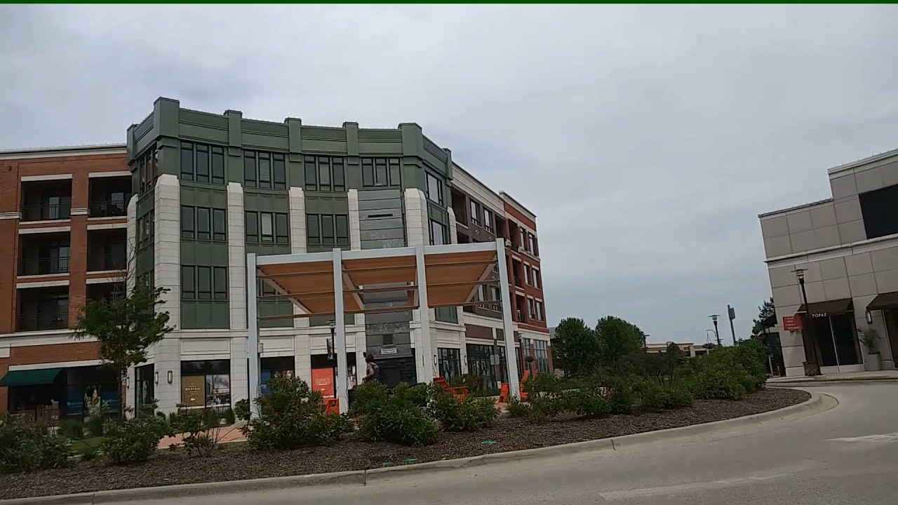MALL Burr Ridge Village Center.  Burr Ridge IL